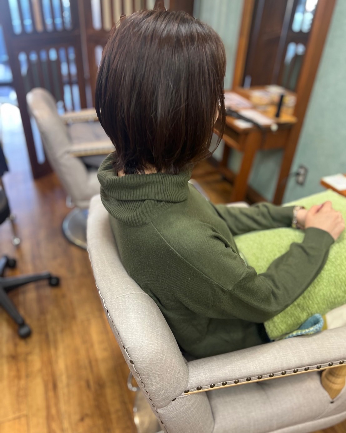 動きと軽やかさでナチュラルなスタイル【 くびれショートボブ 】