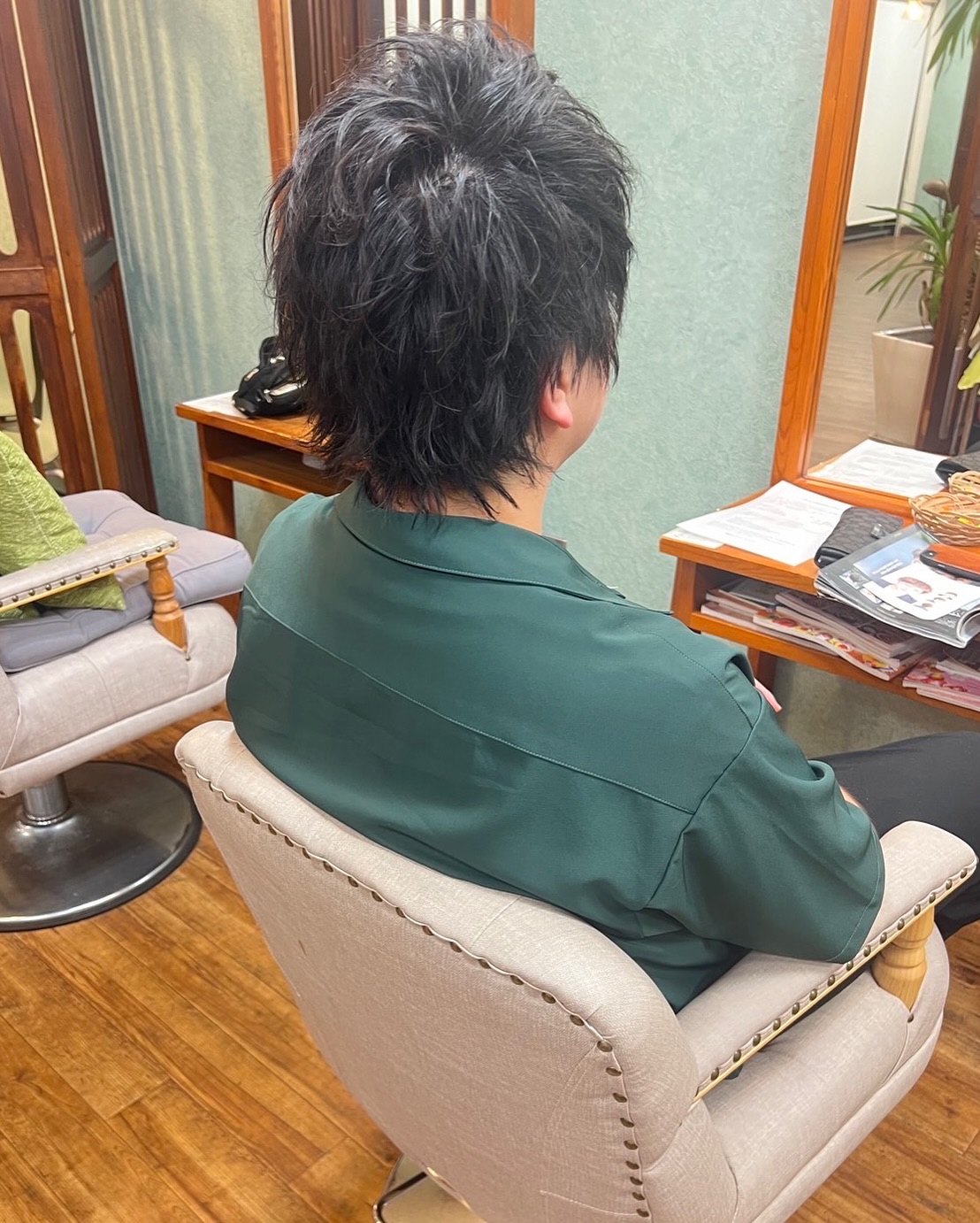 毛先に動きをつけ色気が◎【 ウルフ × ナチュラルパーマ 】